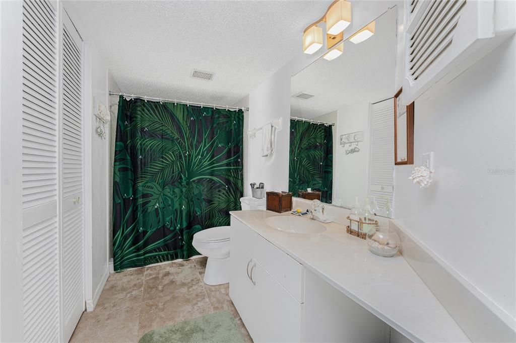 For Sale: $214,900 (2 beds, 2 baths, 1112 Square Feet)