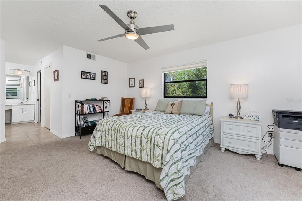 For Sale: $214,900 (2 beds, 2 baths, 1112 Square Feet)