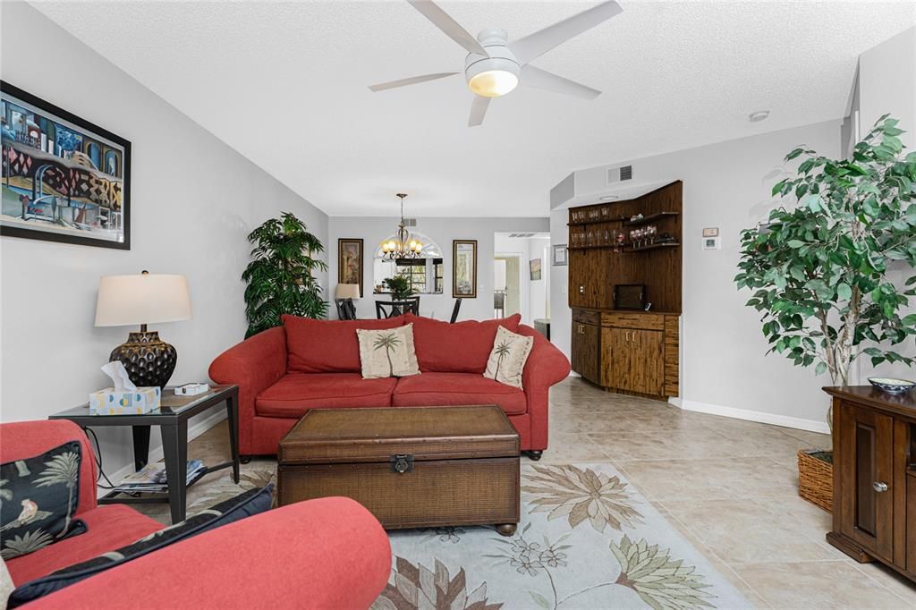 For Sale: $214,900 (2 beds, 2 baths, 1112 Square Feet)