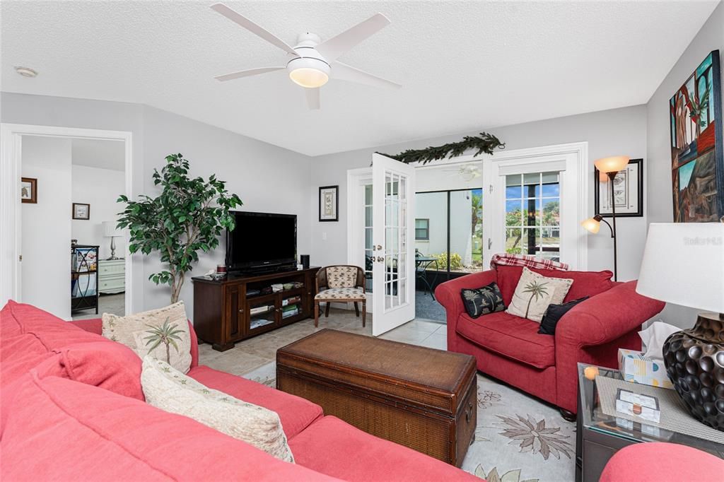 For Sale: $214,900 (2 beds, 2 baths, 1112 Square Feet)
