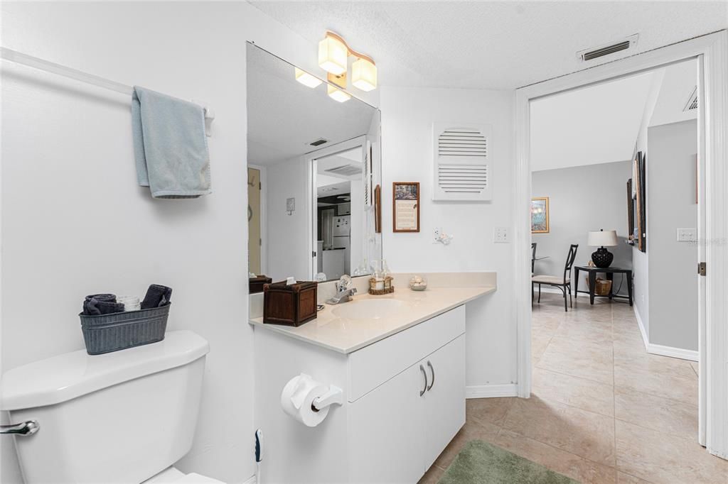 For Sale: $214,900 (2 beds, 2 baths, 1112 Square Feet)