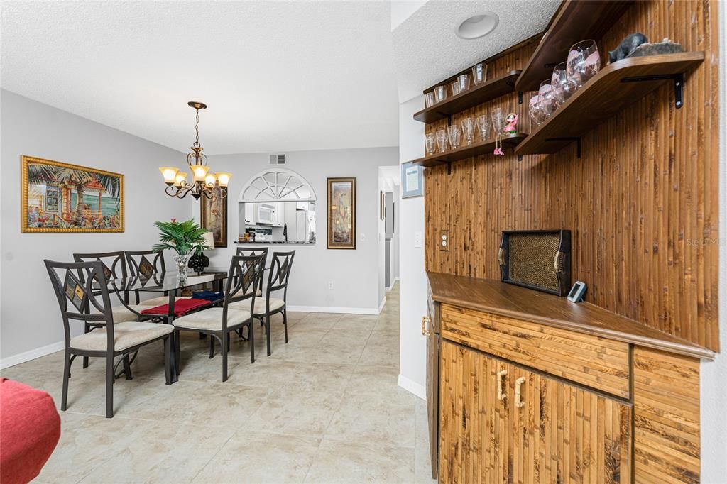 For Sale: $214,900 (2 beds, 2 baths, 1112 Square Feet)