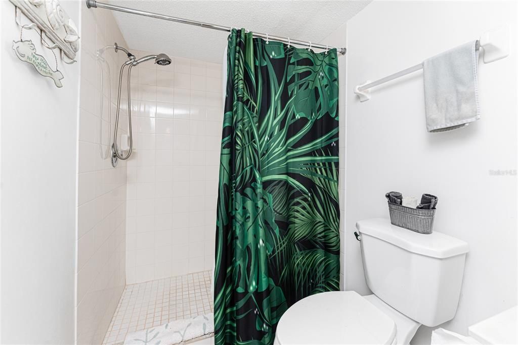 For Sale: $214,900 (2 beds, 2 baths, 1112 Square Feet)