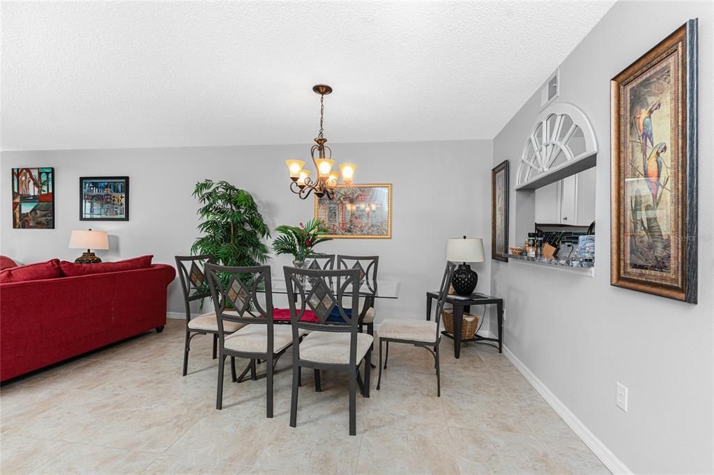 For Sale: $214,900 (2 beds, 2 baths, 1112 Square Feet)