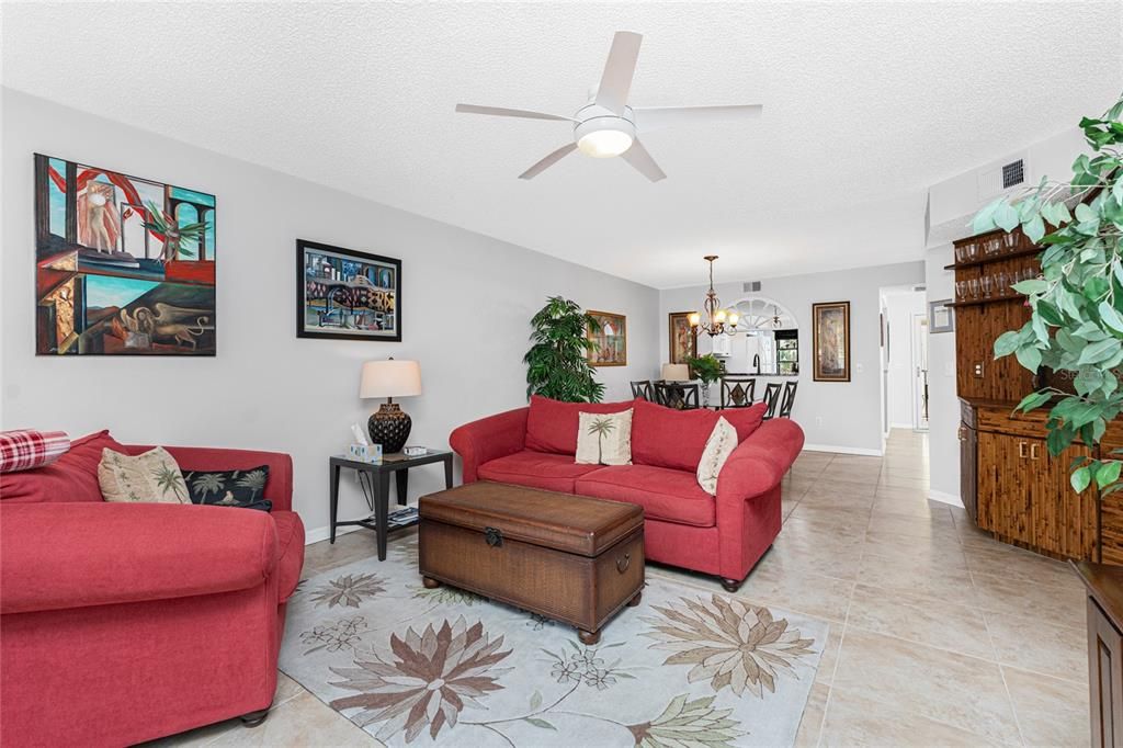 For Sale: $214,900 (2 beds, 2 baths, 1112 Square Feet)