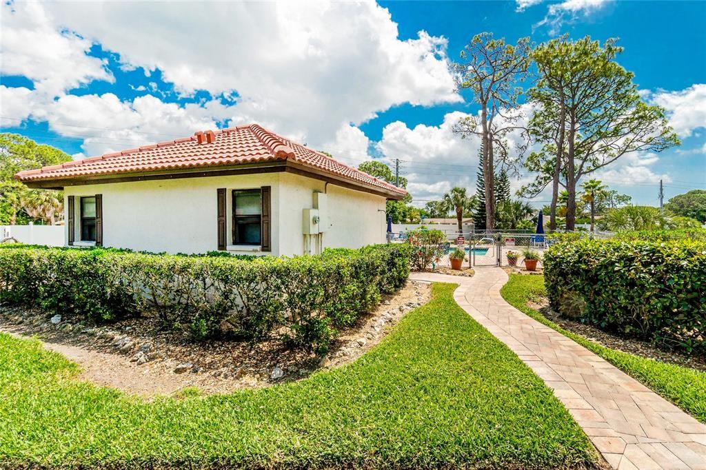 For Sale: $214,900 (2 beds, 2 baths, 1112 Square Feet)