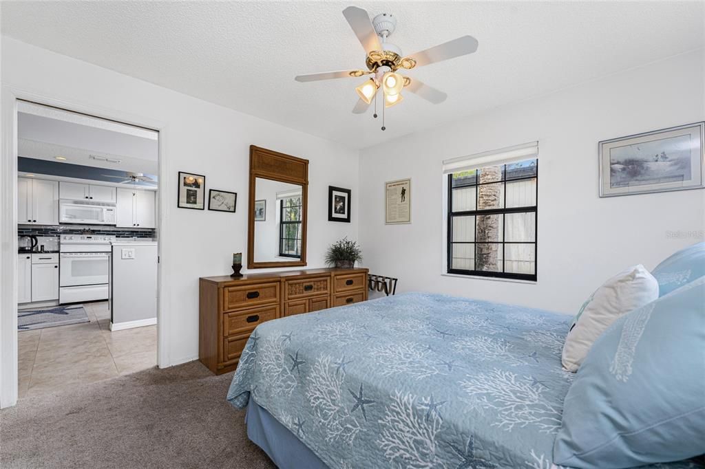 For Sale: $214,900 (2 beds, 2 baths, 1112 Square Feet)