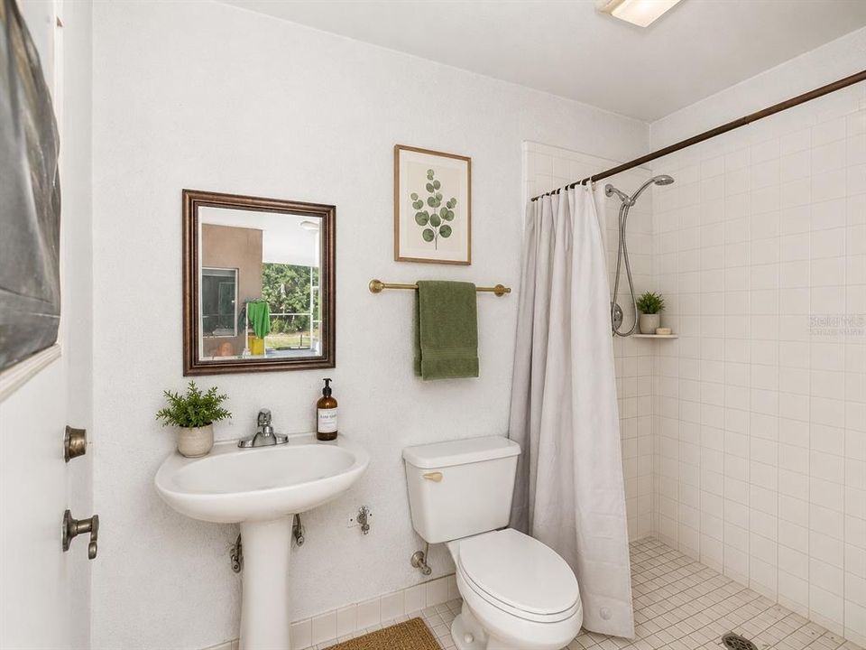 For Sale: $650,000 (5 beds, 3 baths, 3678 Square Feet)