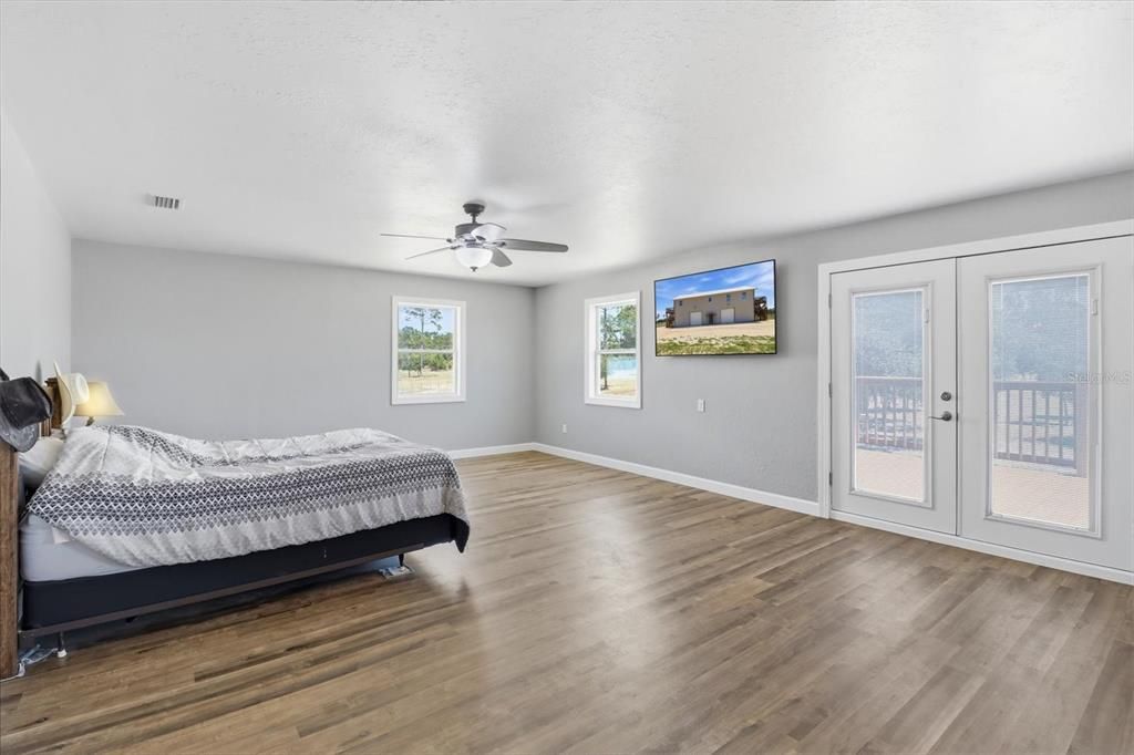 For Sale: $1,150,000 (3 beds, 2 baths, 2160 Square Feet)