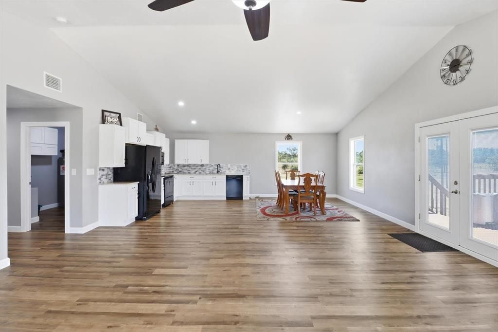 For Sale: $1,150,000 (3 beds, 2 baths, 2160 Square Feet)