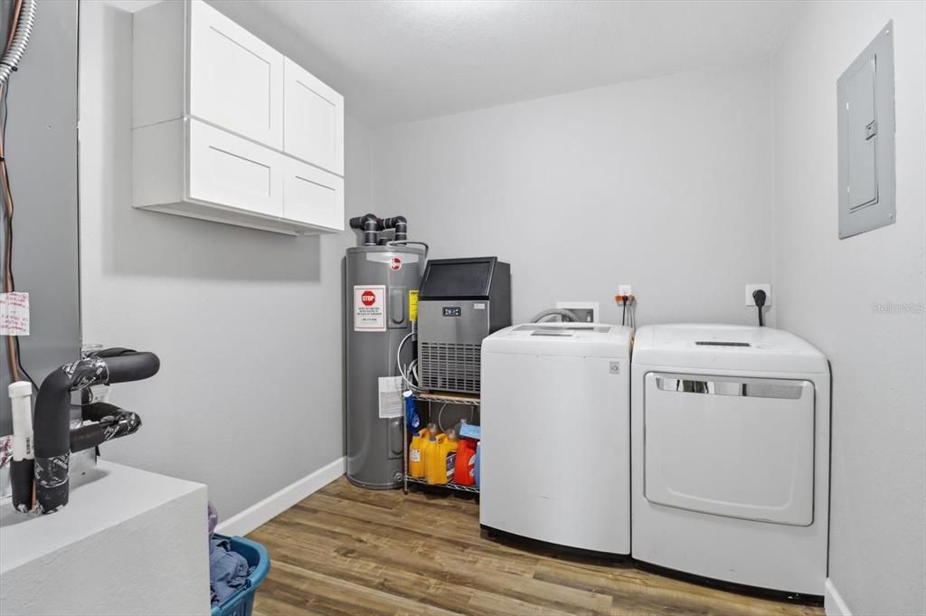 For Sale: $1,150,000 (3 beds, 2 baths, 2160 Square Feet)