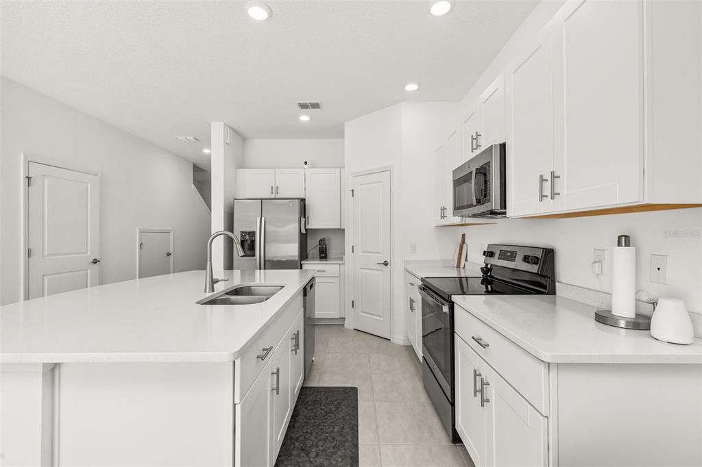 For Rent: $2,000 (3 beds, 2 baths, 1365 Square Feet)