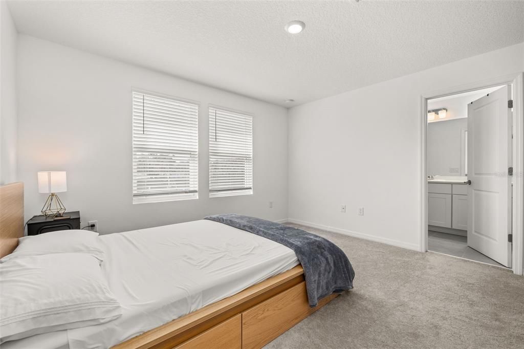 For Rent: $2,000 (3 beds, 2 baths, 1365 Square Feet)