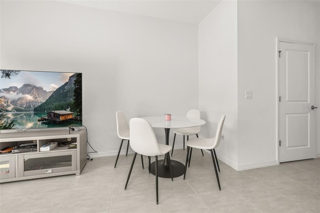 For Rent: $2,000 (3 beds, 2 baths, 1365 Square Feet)