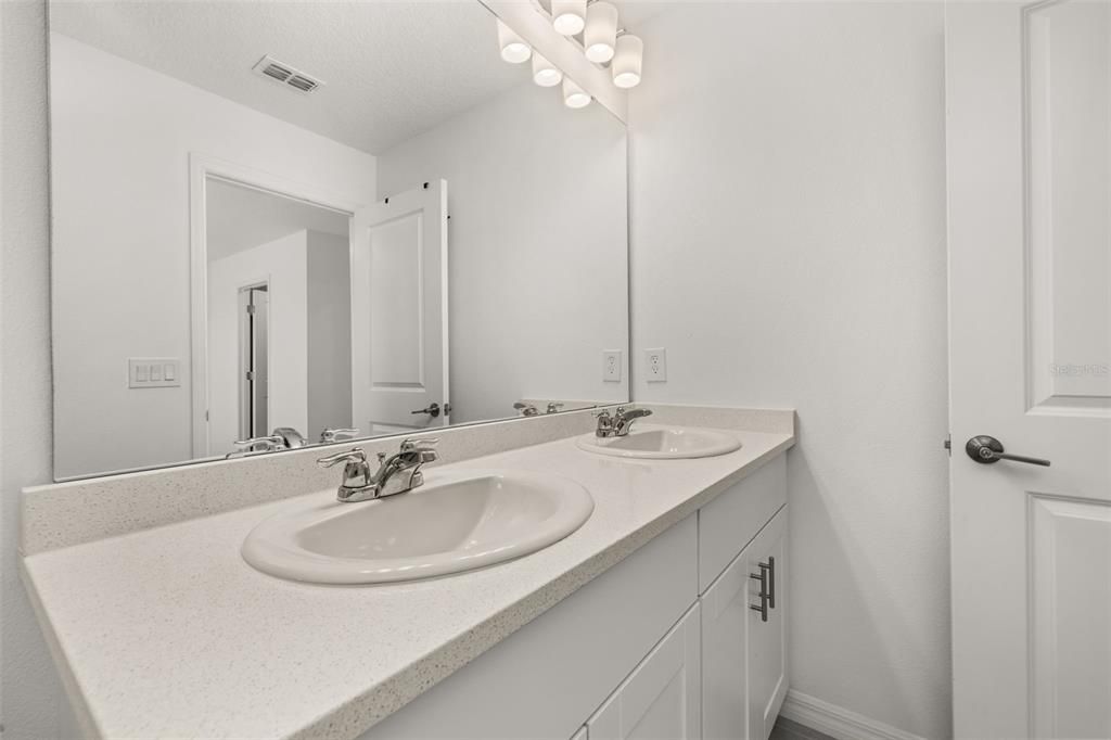 For Rent: $2,000 (3 beds, 2 baths, 1365 Square Feet)