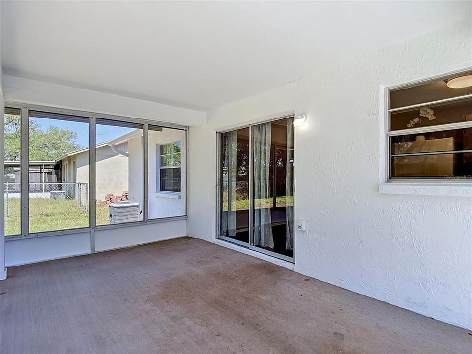 На продажу: $198,000 (2 спален, 1 ванн, 806 Квадратных фут)