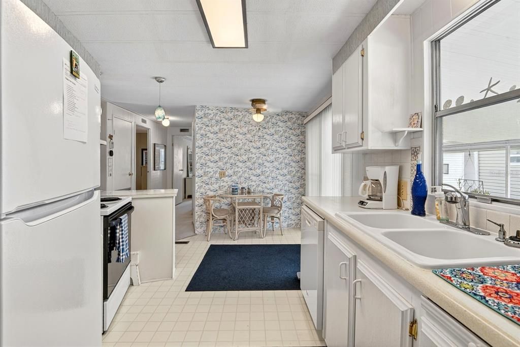 Active With Contract: $200,000 (2 beds, 2 baths, 1152 Square Feet)