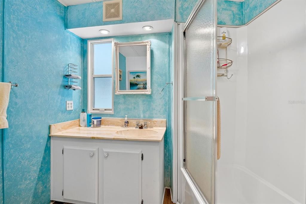 Active With Contract: $200,000 (2 beds, 2 baths, 1152 Square Feet)