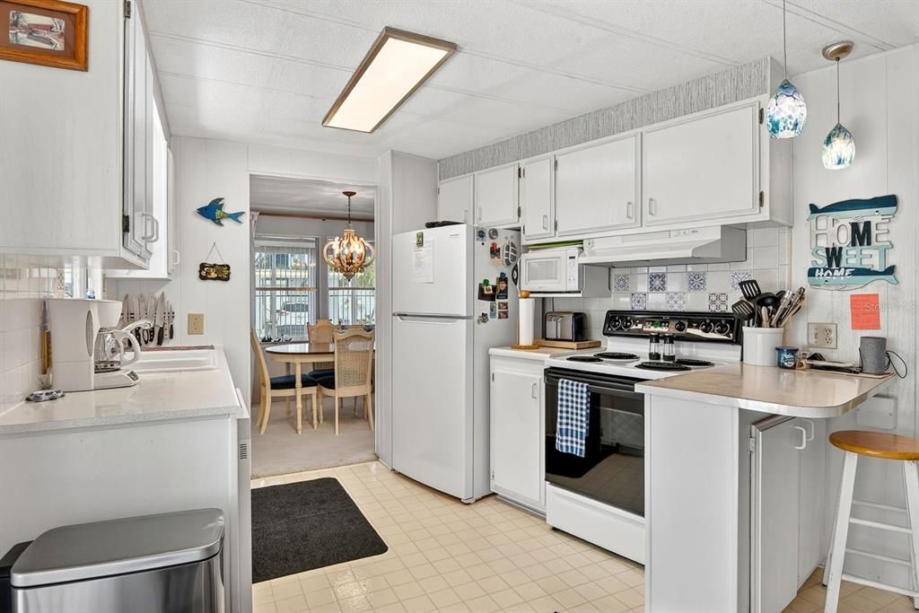Active With Contract: $200,000 (2 beds, 2 baths, 1152 Square Feet)