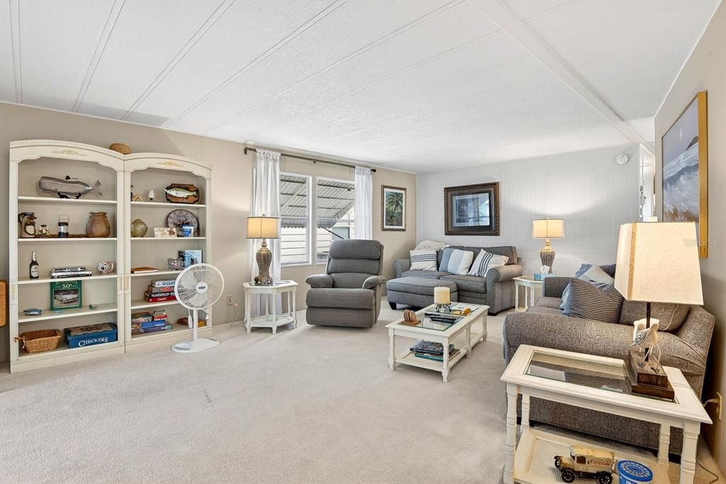 Active With Contract: $200,000 (2 beds, 2 baths, 1152 Square Feet)