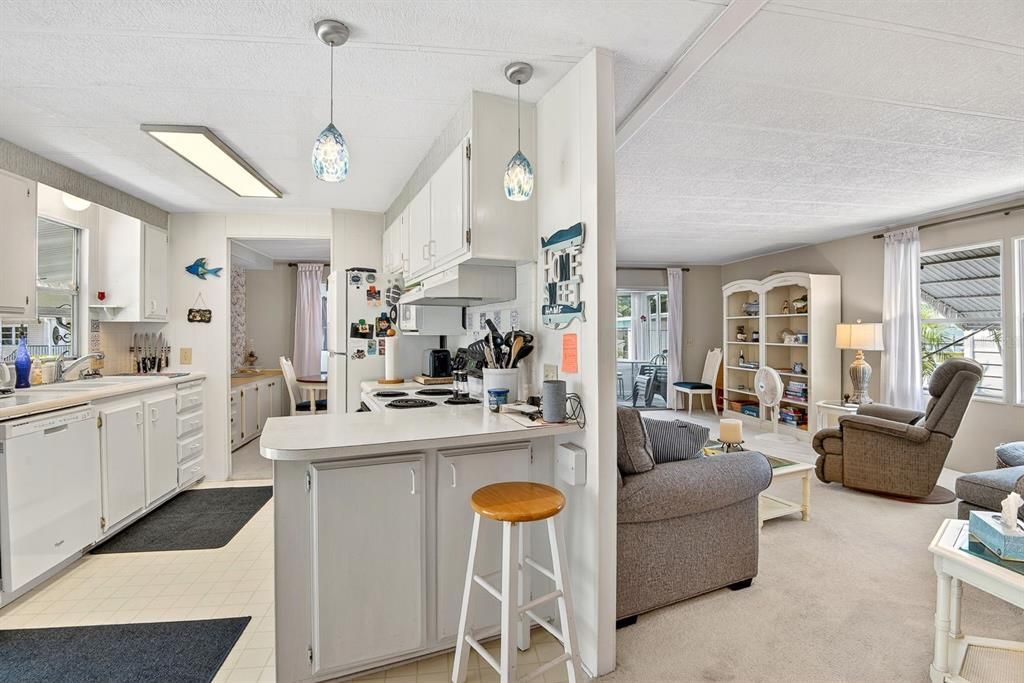 Active With Contract: $200,000 (2 beds, 2 baths, 1152 Square Feet)