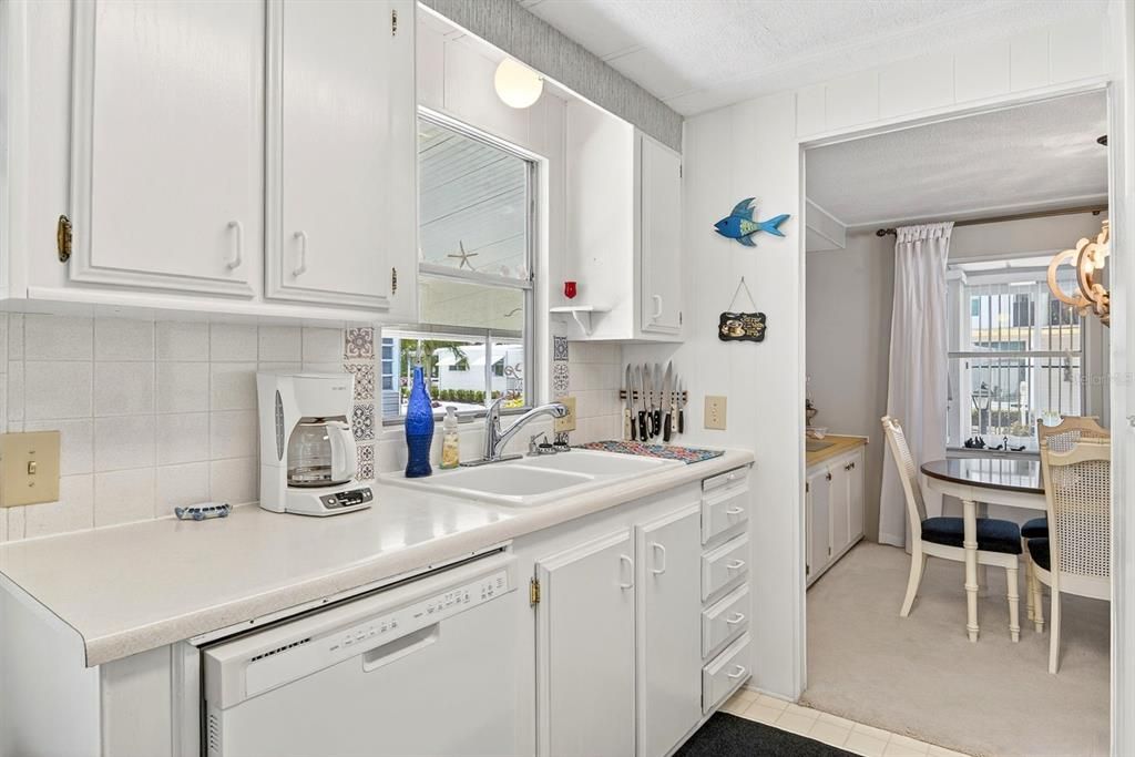 Active With Contract: $200,000 (2 beds, 2 baths, 1152 Square Feet)