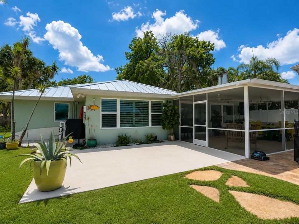 For Sale: $924,900 (3 beds, 2 baths, 2059 Square Feet)