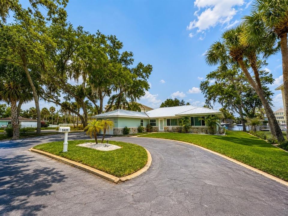 For Sale: $924,900 (3 beds, 2 baths, 2059 Square Feet)