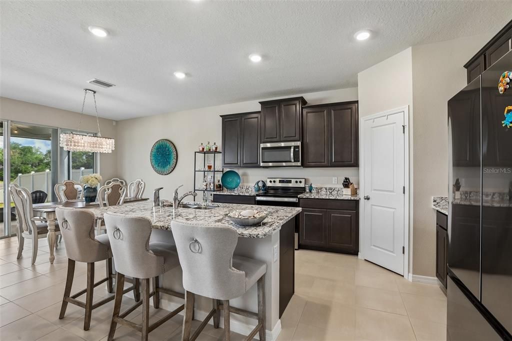 For Sale: $499,000 (4 beds, 3 baths, 2738 Square Feet)