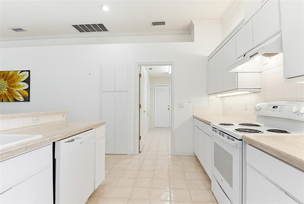 На продажу: $379,900 (3 спален, 2 ванн, 2166 Квадратных фут)