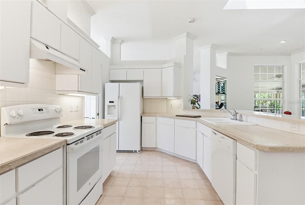 На продажу: $379,900 (3 спален, 2 ванн, 2166 Квадратных фут)