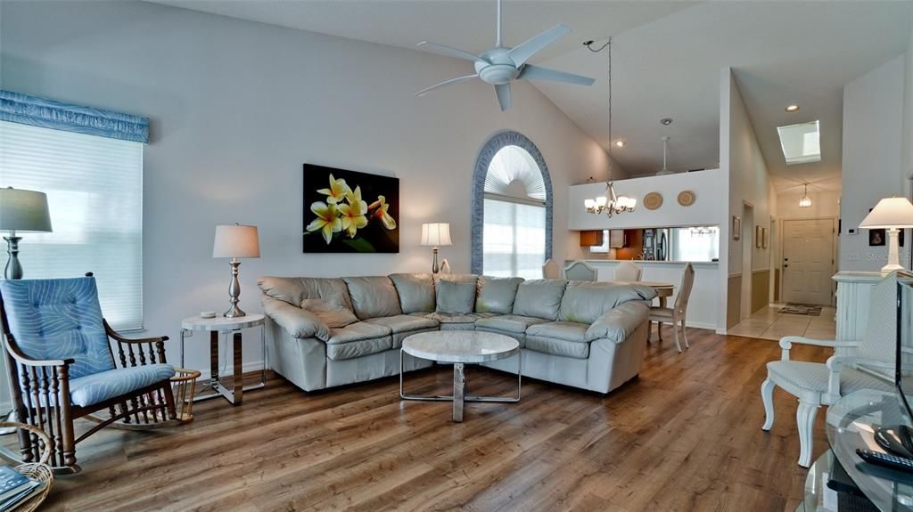 For Sale: $529,900 (2 beds, 2 baths, 1547 Square Feet)