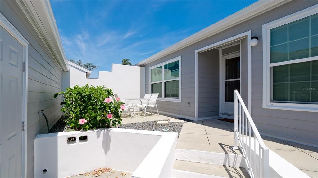 For Sale: $529,900 (2 beds, 2 baths, 1547 Square Feet)