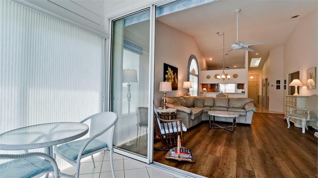 For Sale: $529,900 (2 beds, 2 baths, 1547 Square Feet)