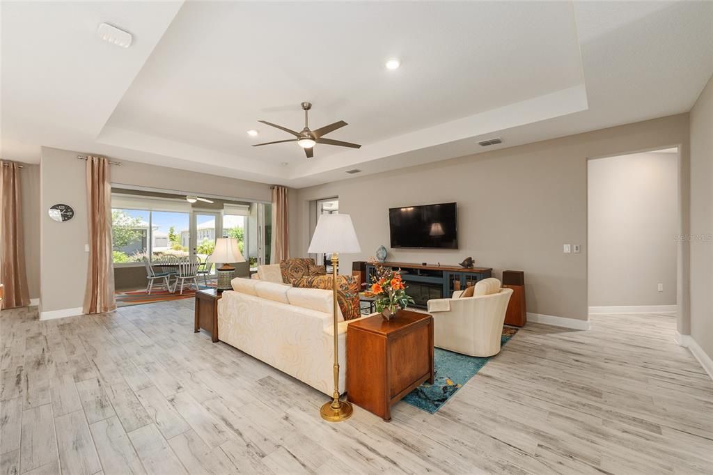 For Sale: $585,000 (3 beds, 3 baths, 2893 Square Feet)