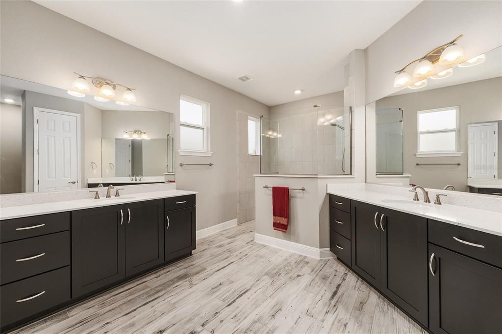 For Sale: $585,000 (3 beds, 3 baths, 2893 Square Feet)