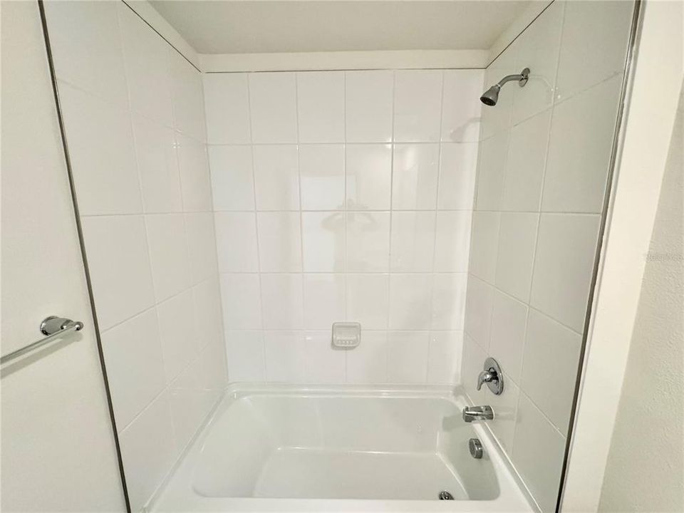 Под контрактом: $2,395 (3 спален, 2 ванн, 1584 Квадратных фут)