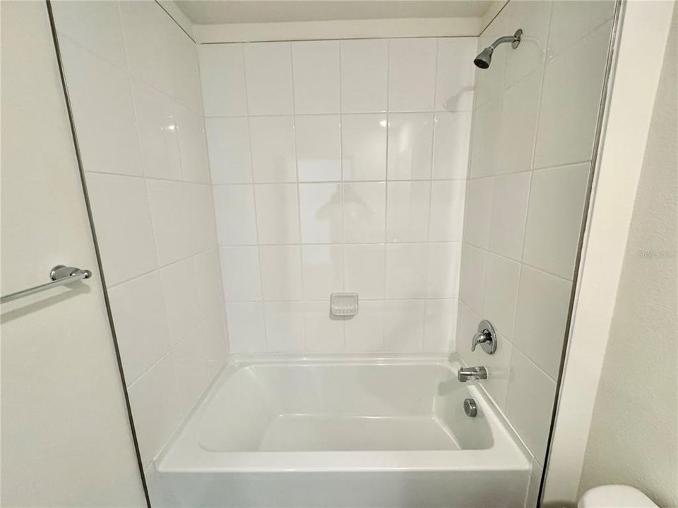 Под контрактом: $2,395 (3 спален, 2 ванн, 1584 Квадратных фут)