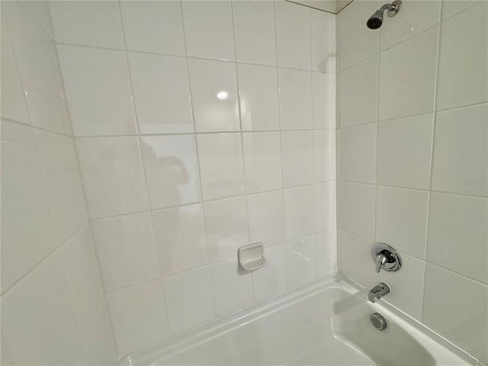Под контрактом: $2,395 (3 спален, 2 ванн, 1584 Квадратных фут)