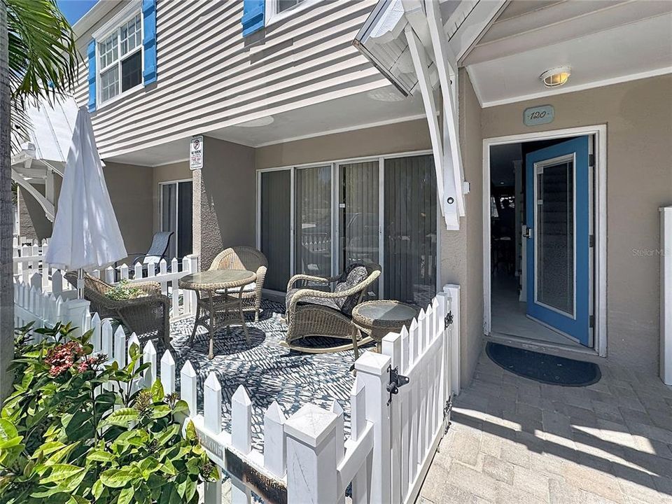 For Sale: $760,000 (2 beds, 1 baths, 1050 Square Feet)