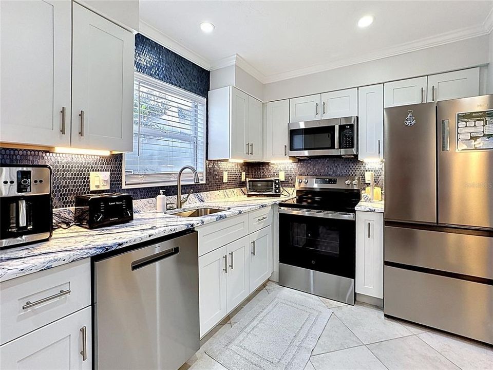 For Sale: $760,000 (2 beds, 1 baths, 1050 Square Feet)