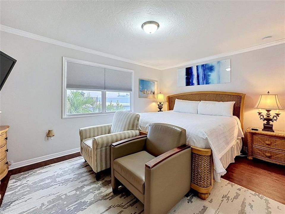 For Sale: $760,000 (2 beds, 1 baths, 1050 Square Feet)