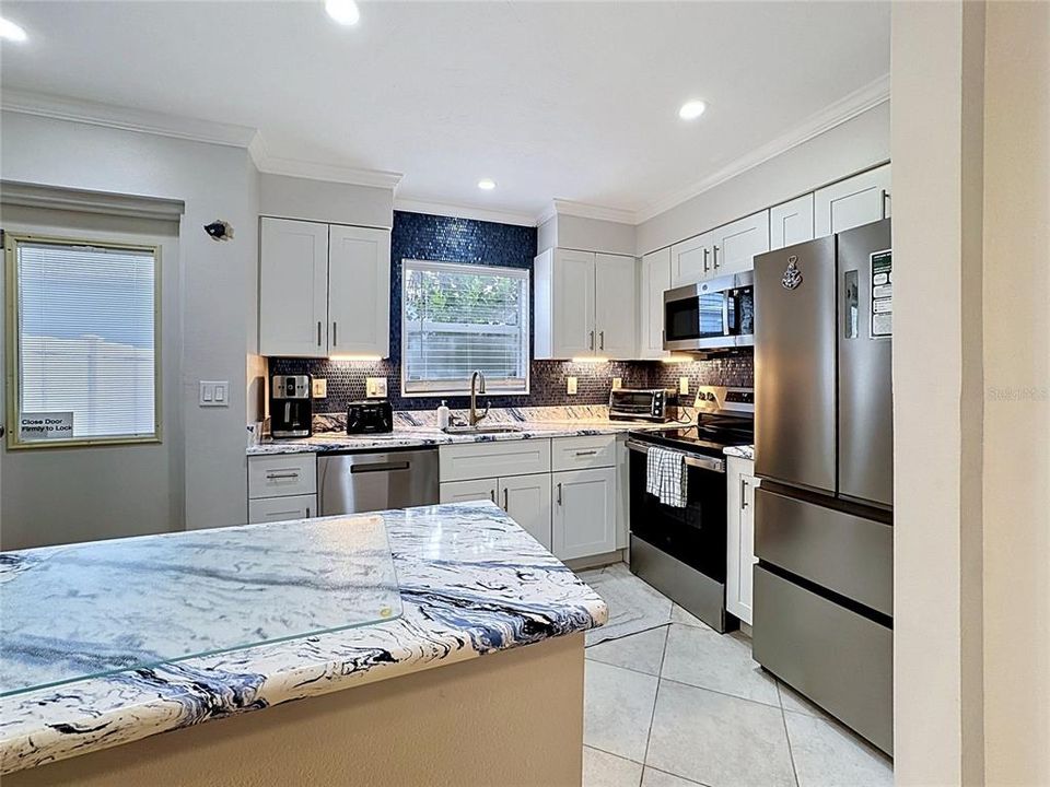 For Sale: $760,000 (2 beds, 1 baths, 1050 Square Feet)