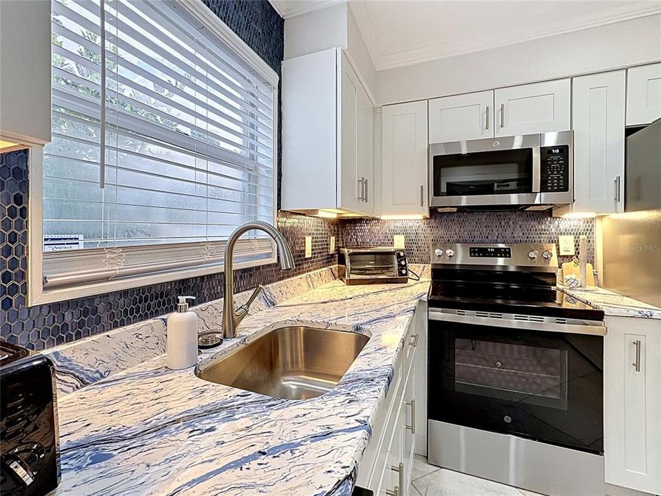 For Sale: $760,000 (2 beds, 1 baths, 1050 Square Feet)