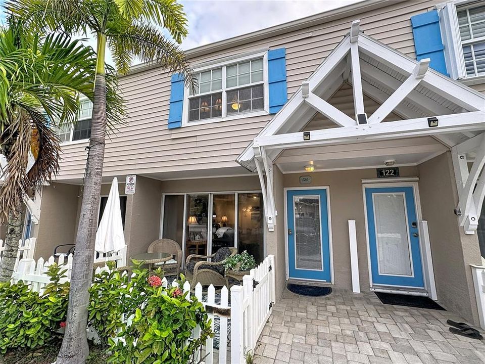 For Sale: $760,000 (2 beds, 1 baths, 1050 Square Feet)