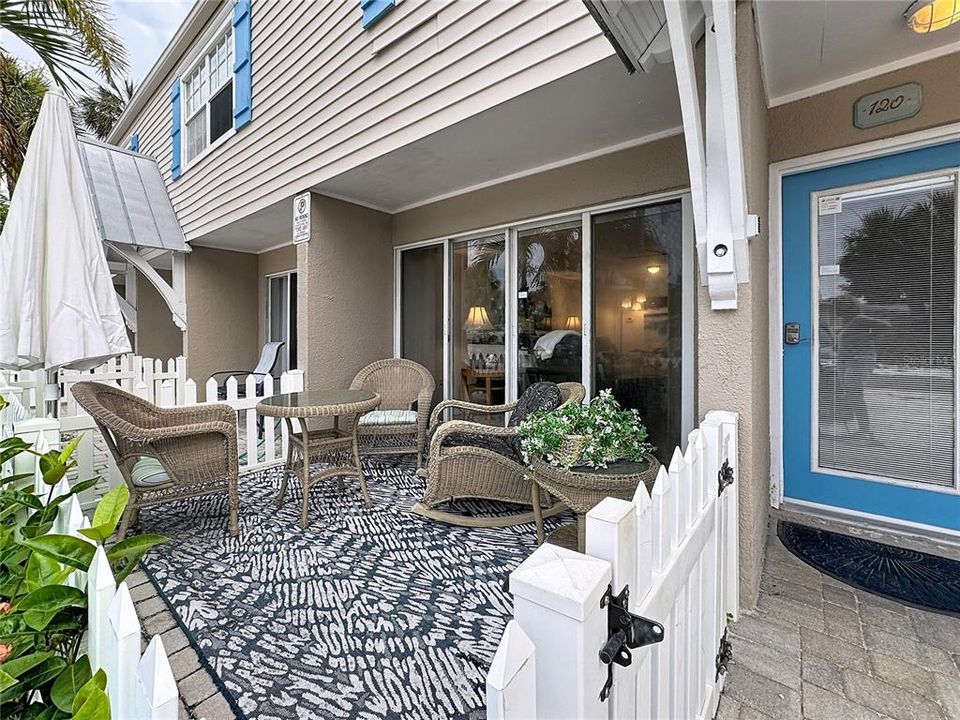 For Sale: $760,000 (2 beds, 1 baths, 1050 Square Feet)