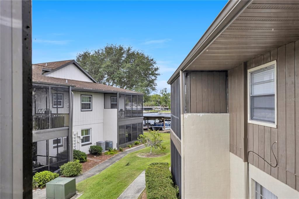 For Sale: $195,500 (2 beds, 1 baths, 832 Square Feet)