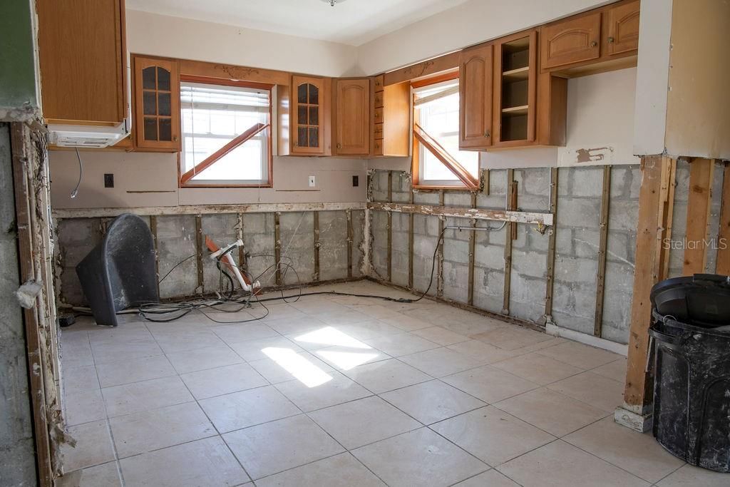 Под контрактом: $499,000 (3 спален, 2 ванн, 1482 Квадратных фут)