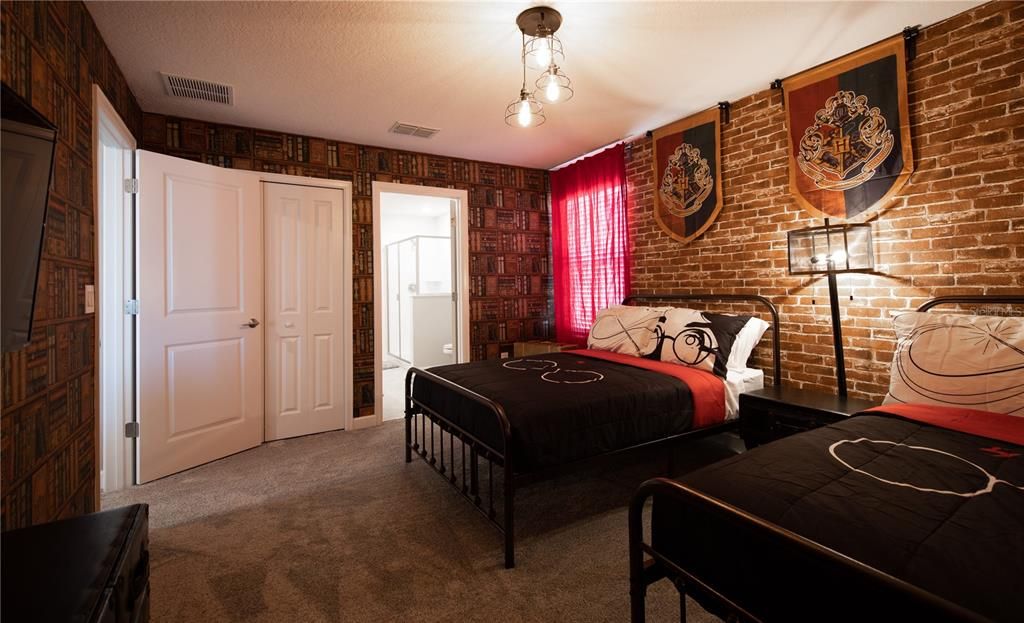 For Sale: $659,000 (7 beds, 5 baths, 4018 Square Feet)