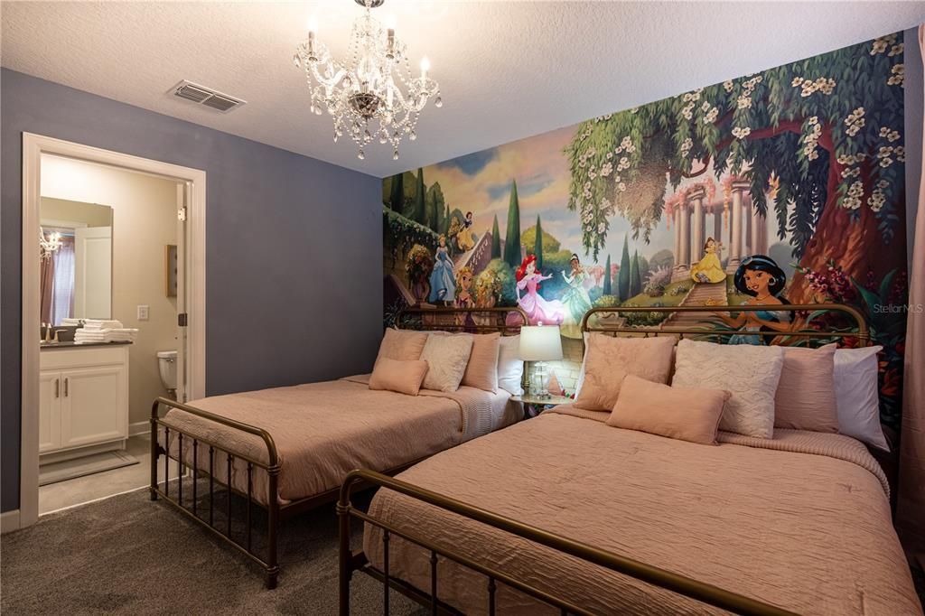 For Sale: $659,000 (7 beds, 5 baths, 4018 Square Feet)